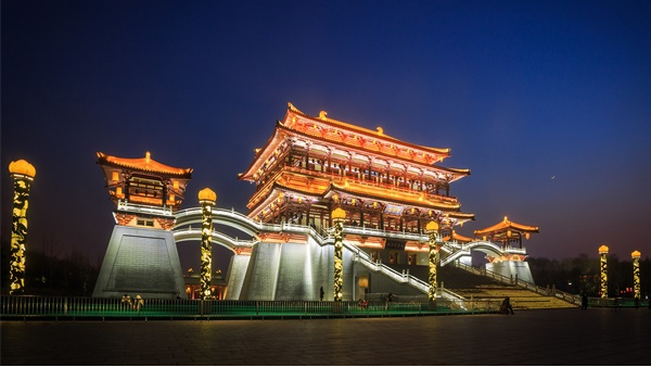 建筑夜景亮化照明要凸顯屋頂的照明效果