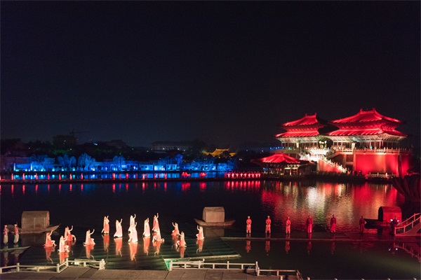景觀(guān)夜晚亮化設計