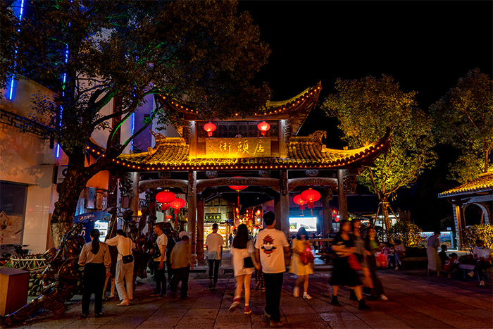 商業(yè)街區做亮化工程真能提升夜間經(jīng)濟嗎？