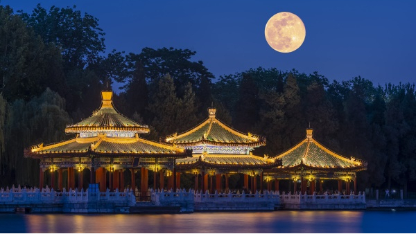 景觀(guān)亮化照明工程展現夜晚不一樣的魅力