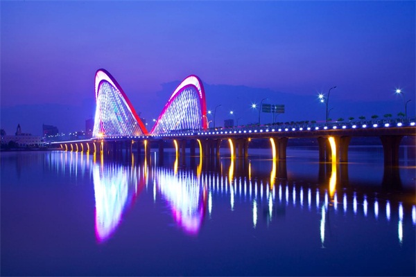 大橋景觀(guān)亮化-變成城市經(jīng)濟關(guān)鍵構成