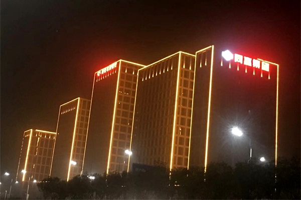 鄭州同贏(yíng)企業(yè)總部港商業(yè)樓亮化工程效果