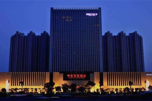 信陽(yáng)市中樂(lè )百花酒店亮化工程效果展示