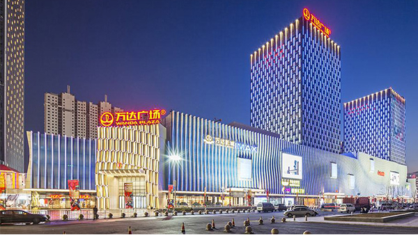 商業(yè)廣場(chǎng)亮化工程可以達到渲染購物氛圍的目的