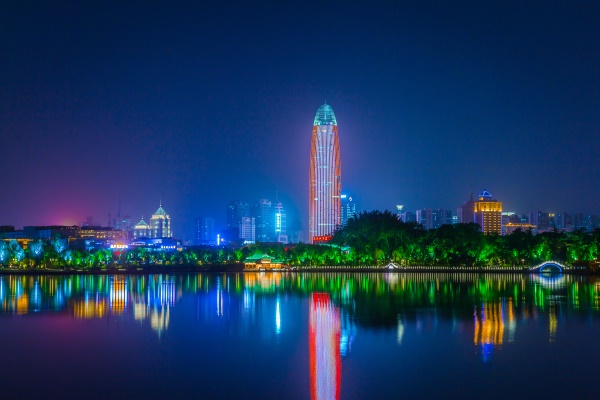城市的景觀(guān)亮化照明工程是城市特色的體現