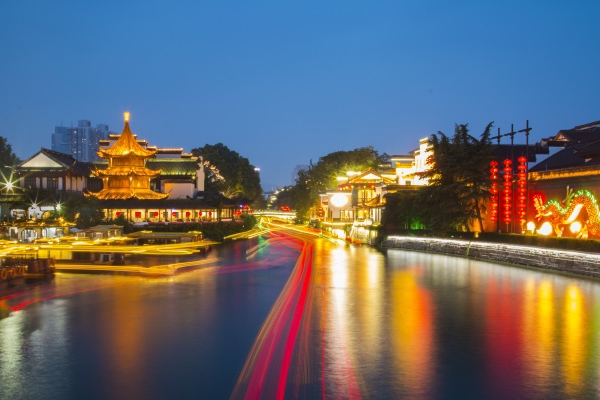 led戶(hù)外亮化工程如何能表現出更好的亮化效果