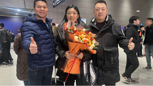 明亮照明創(chuàng  )始人荊明慧(光明姐姐)受邀陜西牛商匯牛商評選線(xiàn)下路演