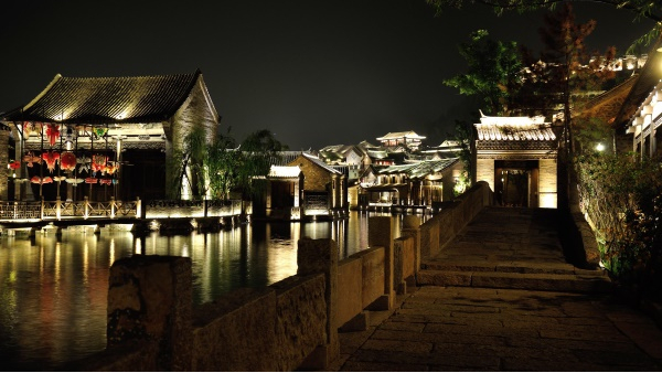 景區夜景燈光照明能夠提升城市對外形象