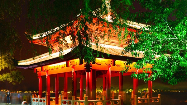 亮化工程是拉動(dòng)城市夜經(jīng)濟的重要手段