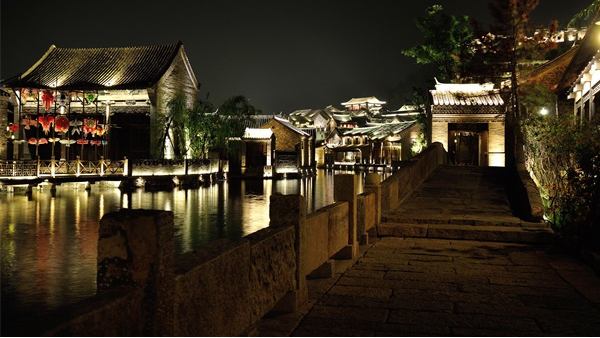 旅游小鎮景觀(guān)亮化推動(dòng)夜游經(jīng)濟發(fā)展的助燃劑