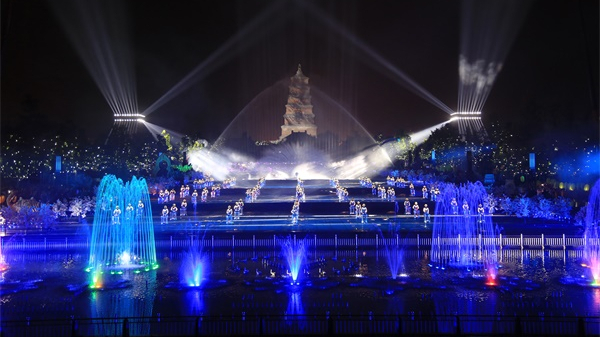休閑娛樂(lè )廣場(chǎng)照明設計起到“景”上添花的效果