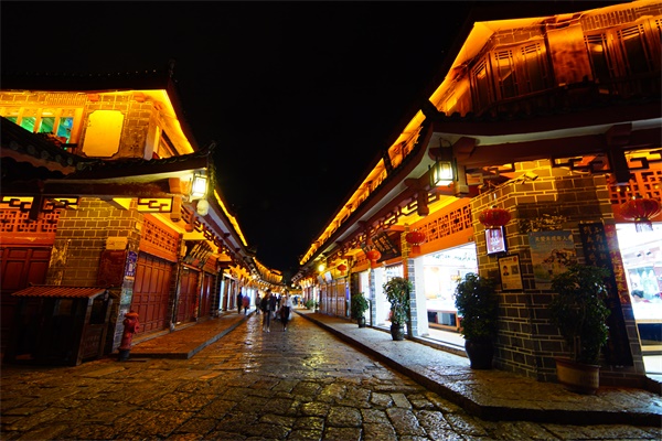 特色街區夜游賦予深度的文化體驗