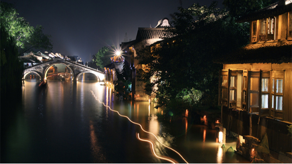 景觀(guān)照明給人們帶來(lái)一種樂(lè )趣與享受