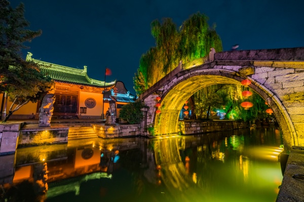 景觀(guān)照明工程是城市經(jīng)濟發(fā)展的標志