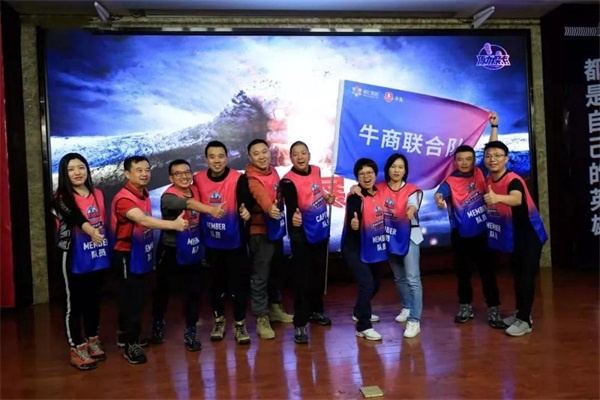 明亮照明總經(jīng)理荊明慧(輝)111公里敦煌戈壁挑戰賽