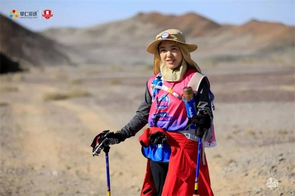 明亮照明總經(jīng)理荊明慧(輝)111公里敦煌戈壁挑戰賽