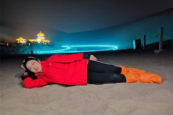 明亮照明總經(jīng)理荊明慧(輝)111公里敦煌戈壁挑戰賽