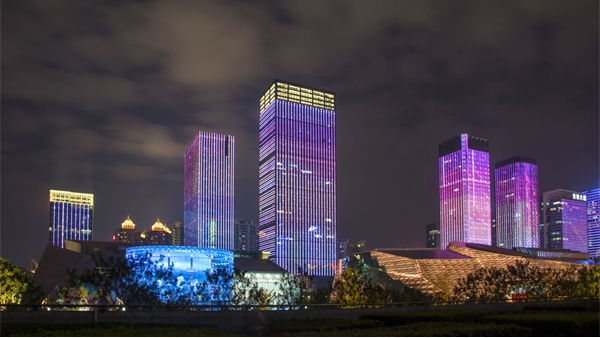 寫(xiě)字樓燈光亮化增強了寫(xiě)字樓的夜景空間感